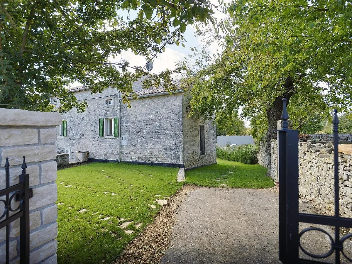 Spacious Holiday Home In Svetvincenat With Pool Horvátország