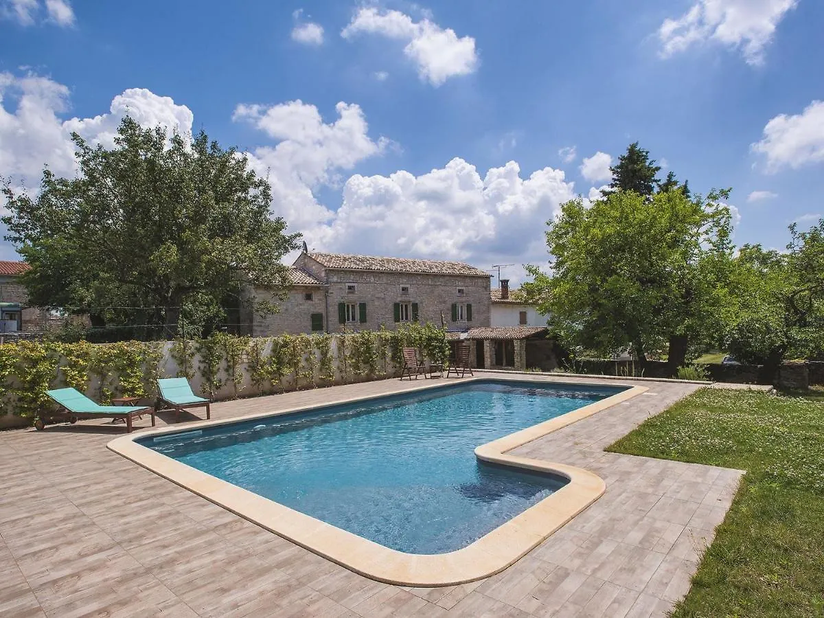 Spacious Holiday Home In Svetvincenat With Pool 0*,