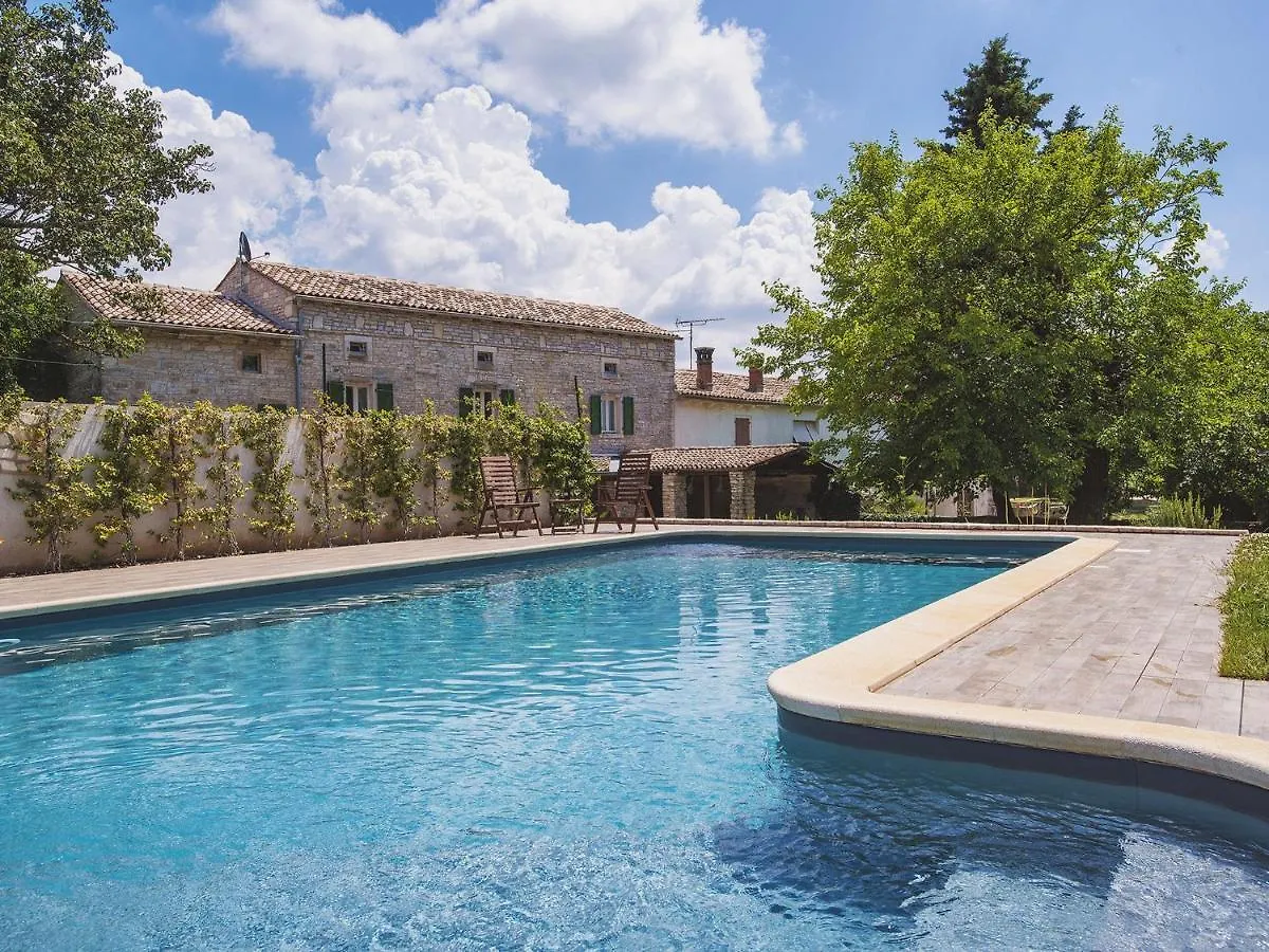 Spacious Holiday Home In Svetvincenat With Pool Croazia