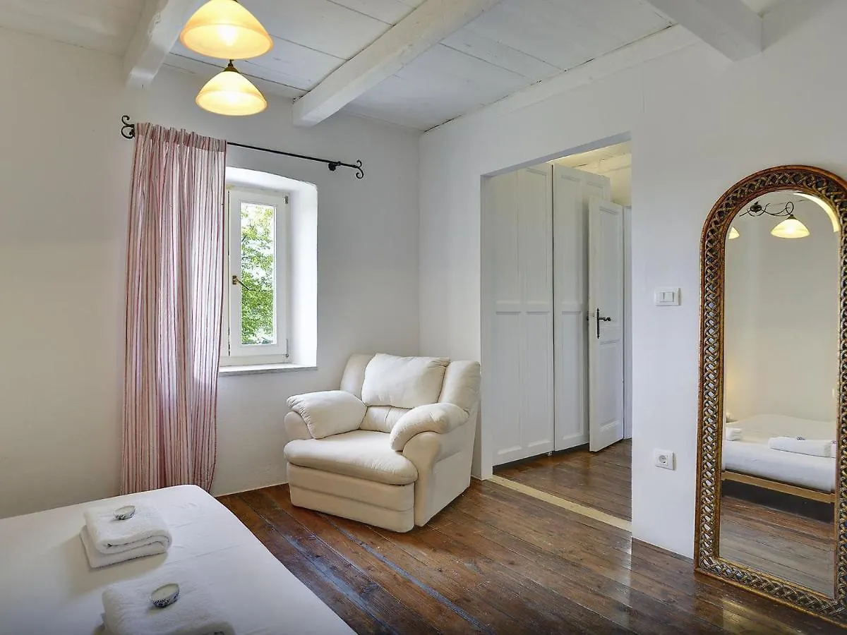 Spacious Holiday Home In Svetvincenat With Pool 0*,