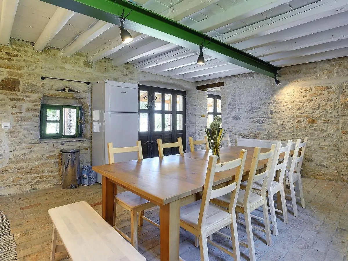 Spacious Holiday Home In Svetvincenat With Pool Horvátország